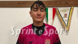 A 16 anni appena compiuti fa il fenomeno tra i pali: esordio da favola in una gara pazzesca