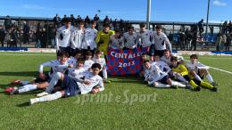 Entra dalla panchina e riporta la sua squadra al primo posto! 5 gol nel super big match di categoria! 