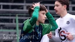 Segna due gol da fuori area da sogno: una rasoiata all'angolino e un pallonetto pazzesco