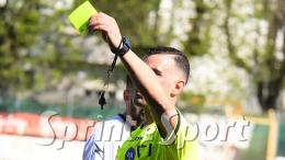 L'arbitro non vede un fuorigioco e ammette l'errore tecnico, la partita si rigiocher&agrave;