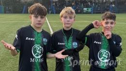 Il bomber colpisce due volte, il maghetto incanta, la panchina completa l'opera: la capolista vola