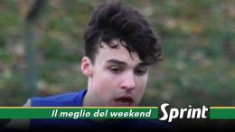 Da non credere! Dimentica le scarpe a casa, poi entra e segna la tripletta che vale il terzo posto