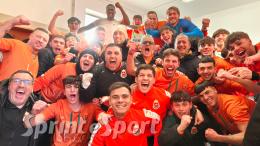 Un rigore contestato e un finale bollente fanno scattare la festa: il 10 si regala un momento unico