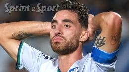 Pazza gioia per il giocatore arrivato dalla Serie B e per il capitano, la vicecapolista trionfa anche in 10 contro 11