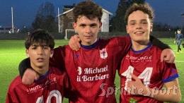 &Egrave; la partita dell'anno, rimontano due volte con la doppietta del bomber e vincono nel finale riaprendo il campionato