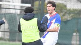 Il bomber risponde alla zampata del capitano: tra occasioni sprecate, pali e super parate lo scontro diretto finisce in parit&agrave;