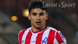 Segna 12 anni dopo nello stesso stadio e il gol adesso vale mezza promozione: l'attaccante &egrave; sempre fantastico!