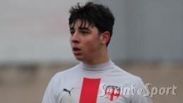 Da brividi! Si carica il gruppo sulle spalle, colpisce la sua ex squadra e fa volare i classe 2010