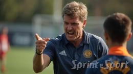 &laquo;Io non so come facevi a giocare&raquo;: insulti ai suoi giocatori e abuso psicologico, allenatore squalificato