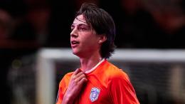 Ma come fa!? A 25 anni &egrave; gi&agrave; bandiera, divulgatore e segna dalla sua area di rigore davanti a tutt'Italia