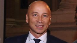 Non segna da 300 minuti e d&agrave; il via libera al trionfo in campionato della grande rivale: la big riceve ancora fischi