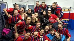 Garino scatenato, il Toro campione solleva il trofeo e festeggia la sua fenomena dopo 10 mesi di infortunio