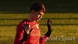 La vittoria per la salvezza! Il portiere para il rigore al bomber, vanno avanti di due e nella ripresa tengono botta dopo l'eurogol del fantasista