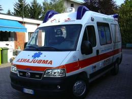 Infortunio alla testa e attimi di panico: la gara viene sospesa e arriva l'ambulanza