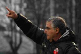 Ghiaccio bollente Varese: -12, tra "vaffa" e chiarimenti, contestazioni e strigliate