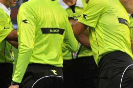 Clamoroso! Arbitro insulta e minaccia un altro arbitro e viene squalificato: succede al convegno 'Essere arbitri in campo e nella vita'!