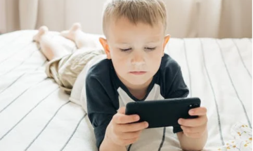 Il mondo dei giovani e l'influenza dei media. L'importanza dell'esempio degli adulti