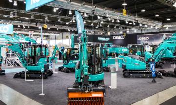 Efficienza e Innovazione per i Progetti Edili (e Sportivi): Quando Scegliere Noleggio o Acquisto