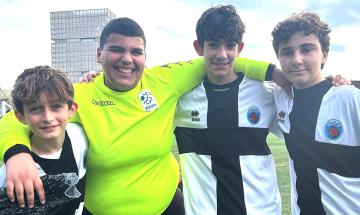 Di professione fa il portiere, ma all'occorrenza è anche un rigorista sopraffino