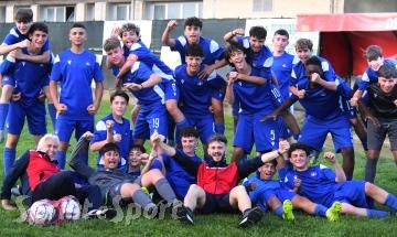 Under 14 Rappresentativa Provinciale Torino B-Asti 3-0: l'esultanza della squadra azzurra per il primo posto nel girone (foto Cassarà)