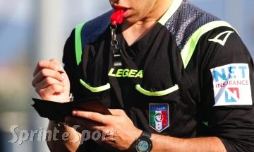 Arbitro afferrato, spinto e tentato di aggredire: maxi squalficia di 10 mesi per il dirigente
