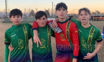 Il Bomber ferma la capolista con il gol vittoria all'ultimo secondo ed esulta togliendosi la maglia