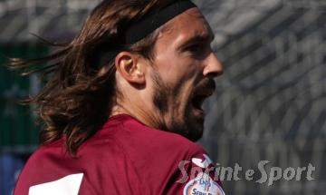Record e vittoria ma la squadra allenata dal pap&agrave; fa ricorso! La favola del primo 2010 a esordire in Campionato diventa incubo. In foto Manuel Lunardon allenatore del Gozzano e pap&agrave; del giovane 2010