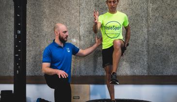 Il ritorno in campo dopo un intervento al crociato anteriore: tempi, tappe e strategie per giocare in sicurezza