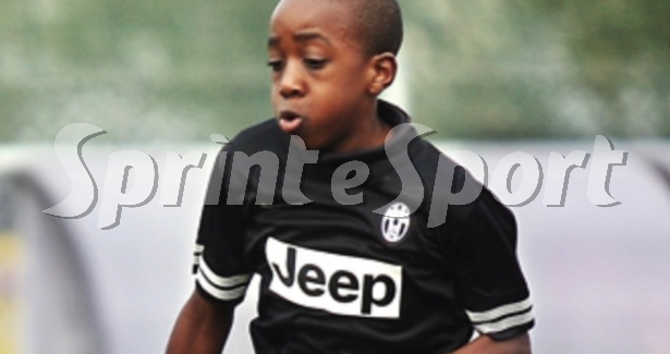 Franco Tongya da bambino con la maglia della Juve: Un talento arrivato fino all'Under 21 Azzurra che non ha trovato spazio e fortuna: dall&rsquo;azzurro ai Leoni Indomabili