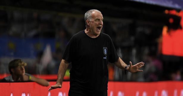 Argentina, il pallone sotto assedio