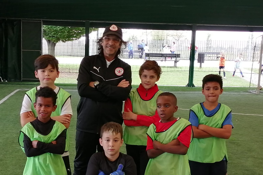 La squadra dei Primi Calci dell'Olympique Milano