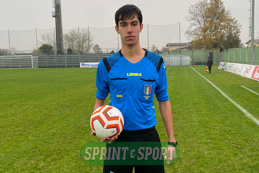 Il direttore di gara Prandini della sezione di Brescia