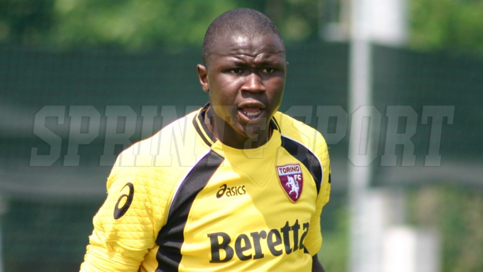 LYS GOMIS CON LA MAGLIA DEL TORINO