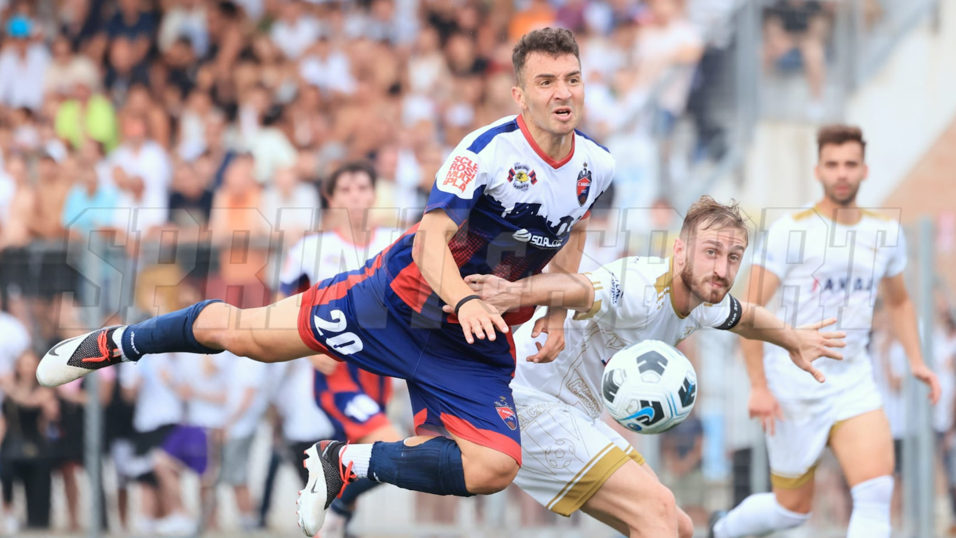 LUCA RUSSO CONTRASTO