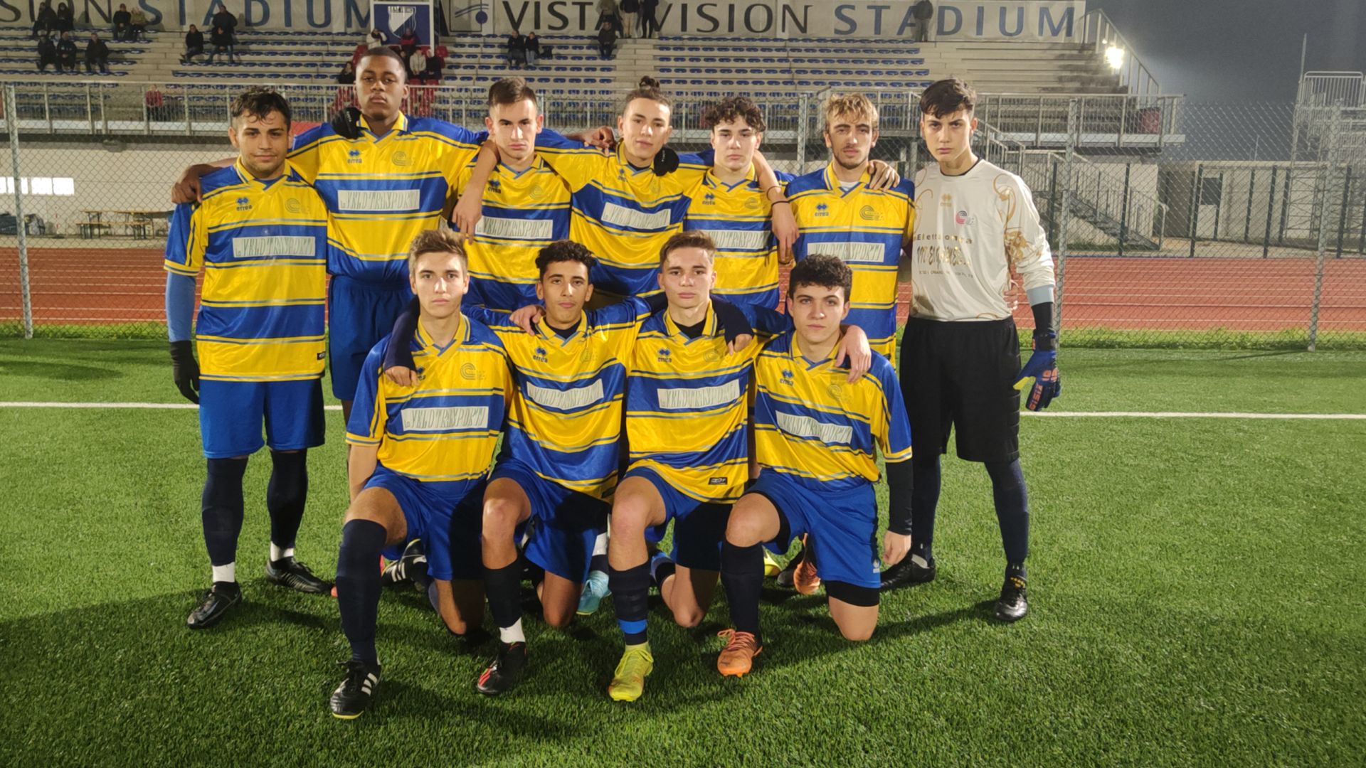 Gli undici iniziali del Cob 91 schierati per la foto pre-partita