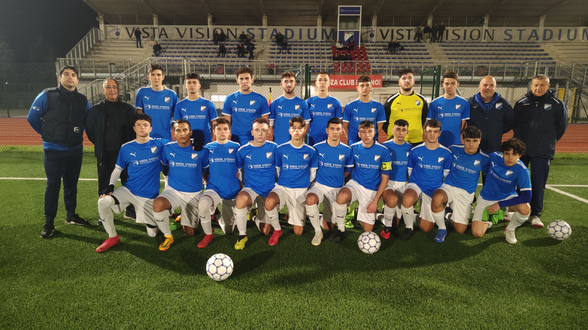 Il Pero al completo in posa prima della partita