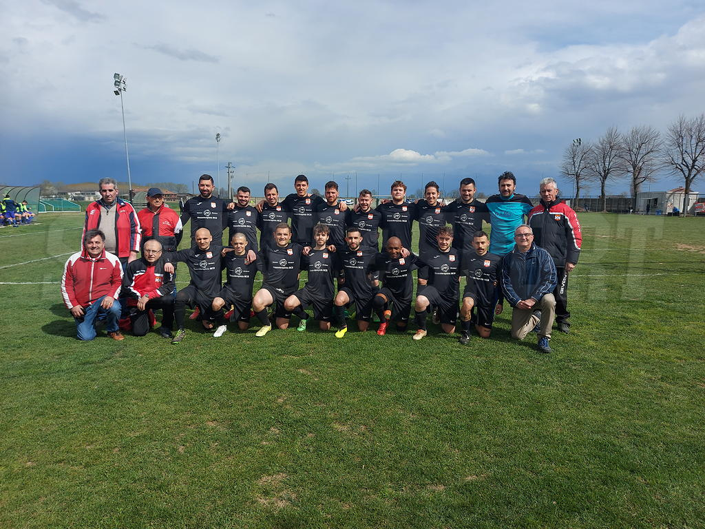 La foto di squadra dello Scalenghe