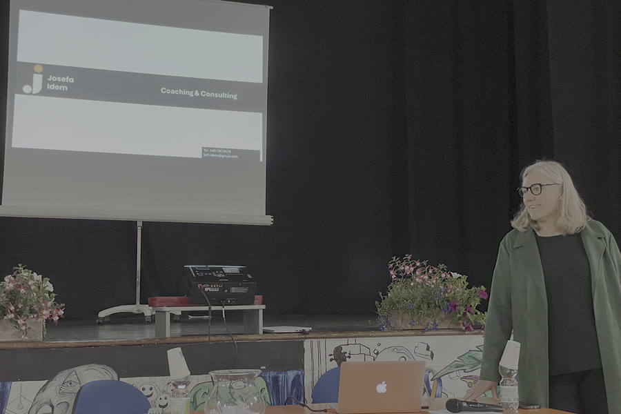 Josefa Idem durante la presentazione sul tema della formazione dei giovani atleti