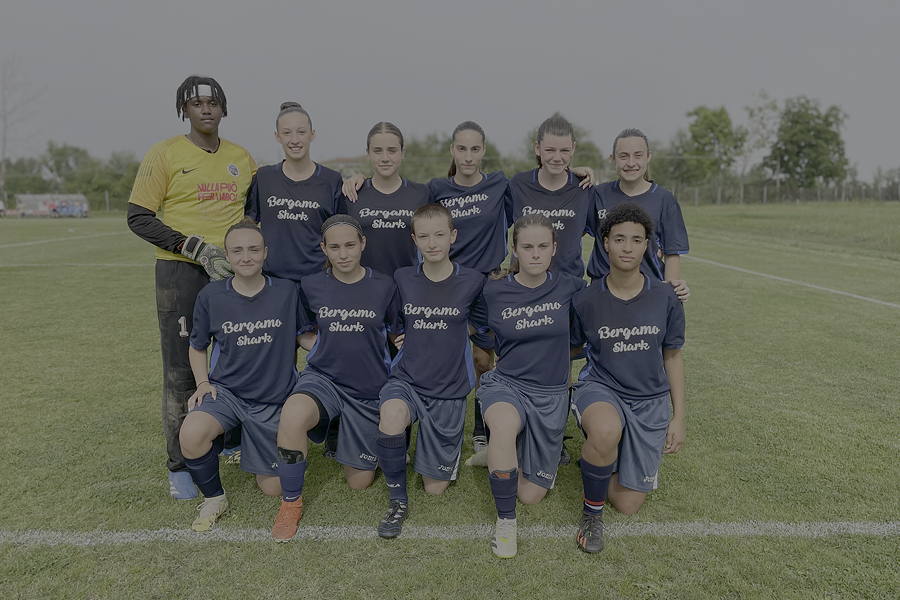 Le undici titolari dell'Orobica in maglia blu