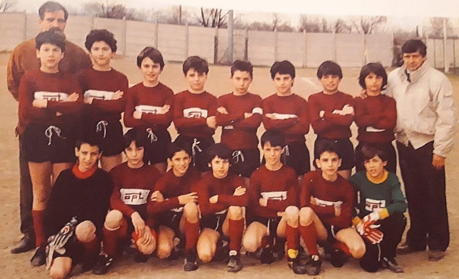 Formazione del Vanchiglia classe 1976. Fabrizio Cavallo è al centro fra gli accosciati, sotto il capitano Gallo. Il primo in piedi da sinistra è Simone Loria.