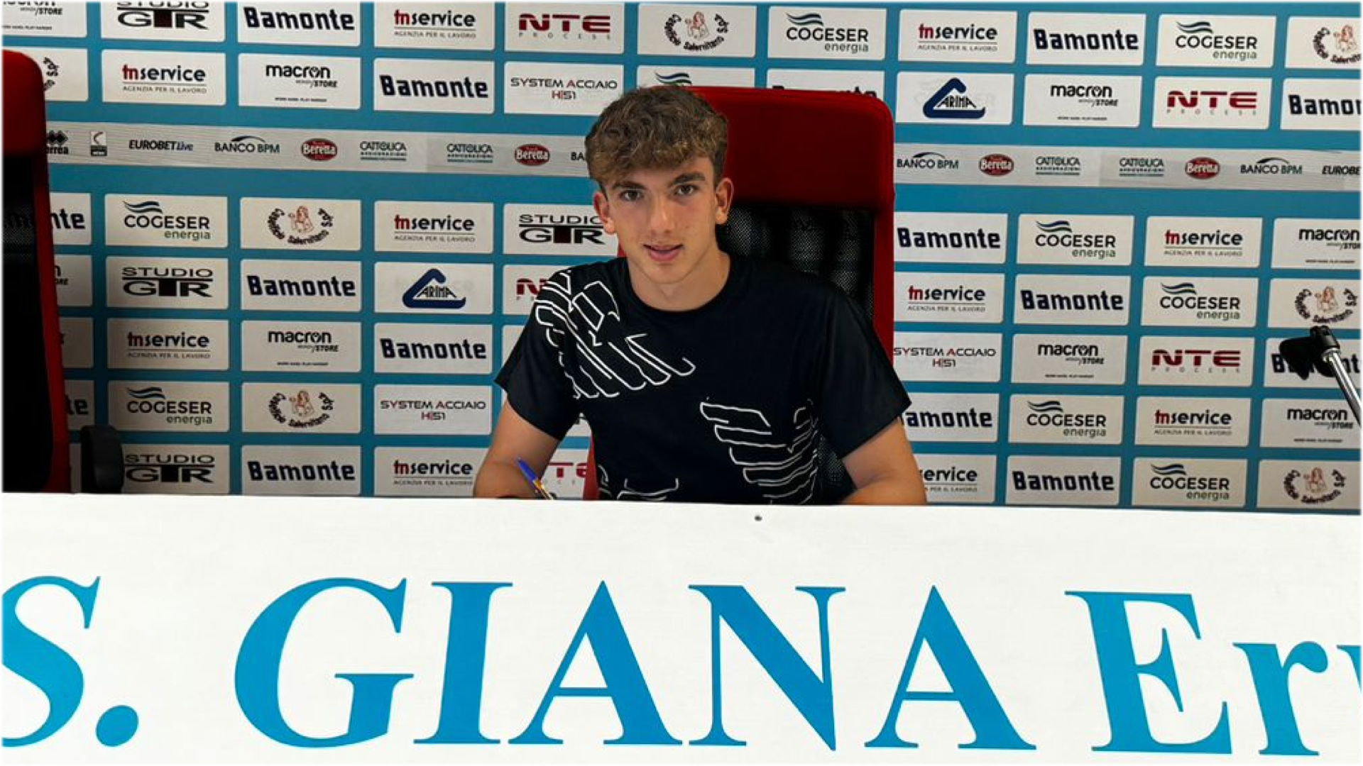 Mattia Fedele firma per U15 Giana Erminio