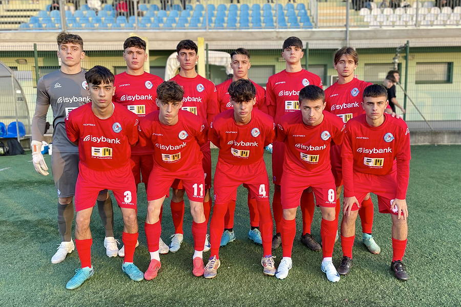 I padroni di casa dell'Albinoleffe in maglia rossa ancora al secondo posto in classifica