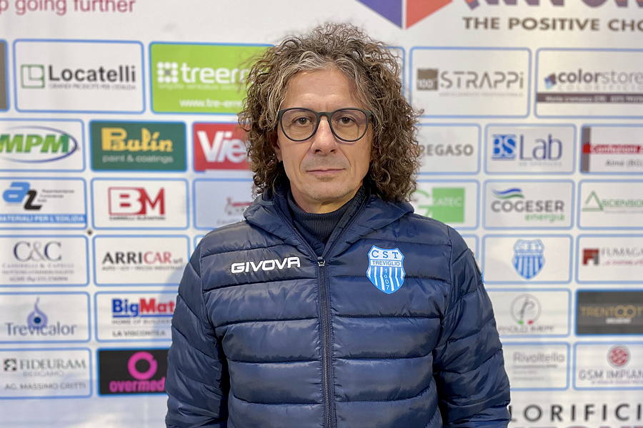 L'allenatore Lucchi Tuelli sorridente per la prova di carattere dei suoi ragazzi.