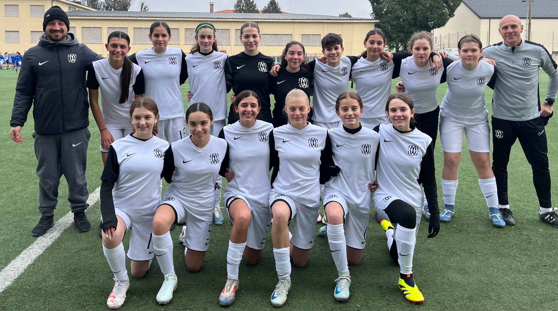 Foto di squadra del Como Women