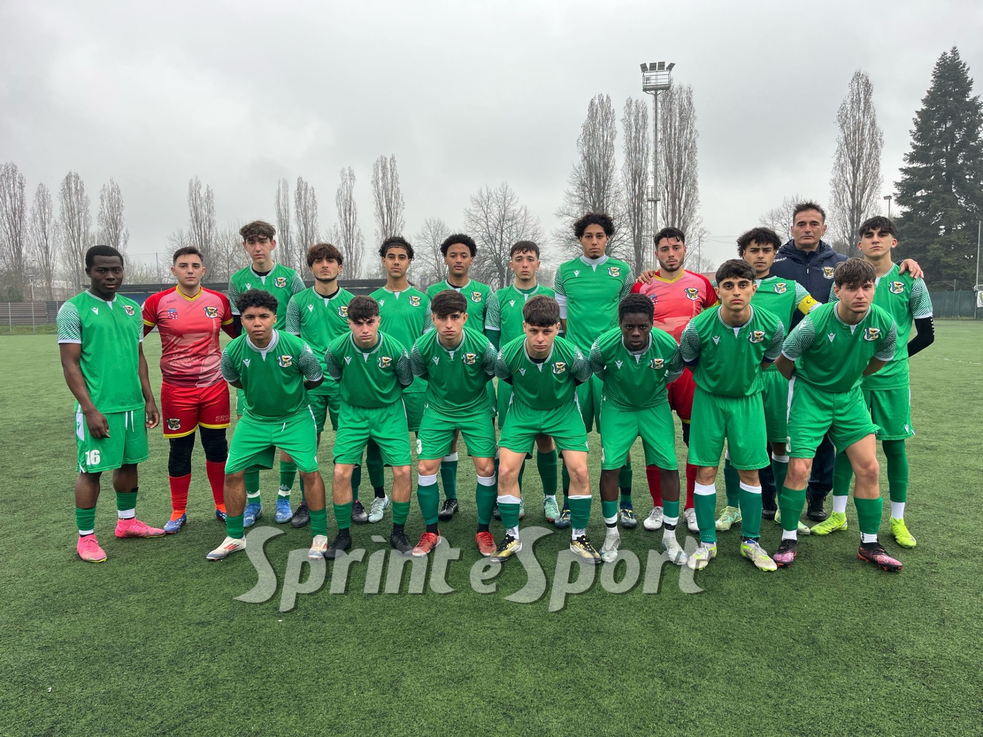 Foto di squadra del Carrara U19