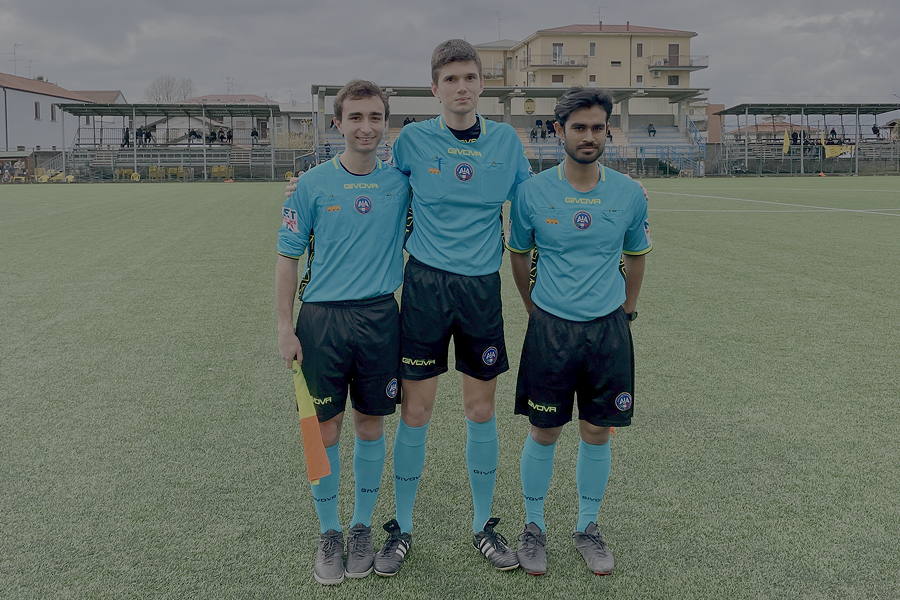 La terna arbitrale dell'incontro: da sinistra a destra Crobu, il direttore Ghizzani e Hassan, tutti della sezione di Mantova.