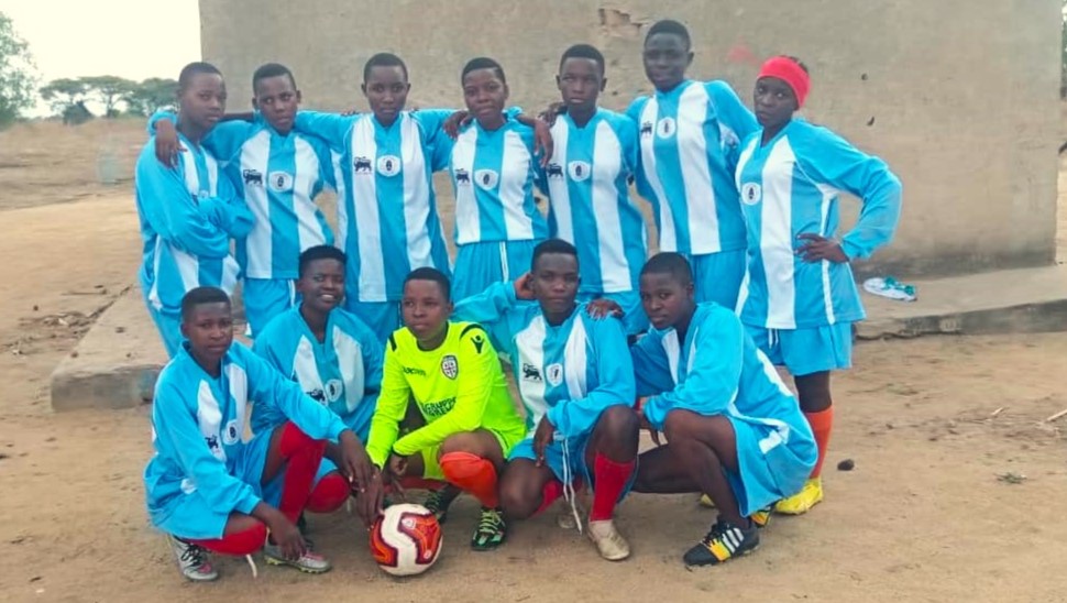 I ragazzi di Pawaga con le maglie dell'Airoldi