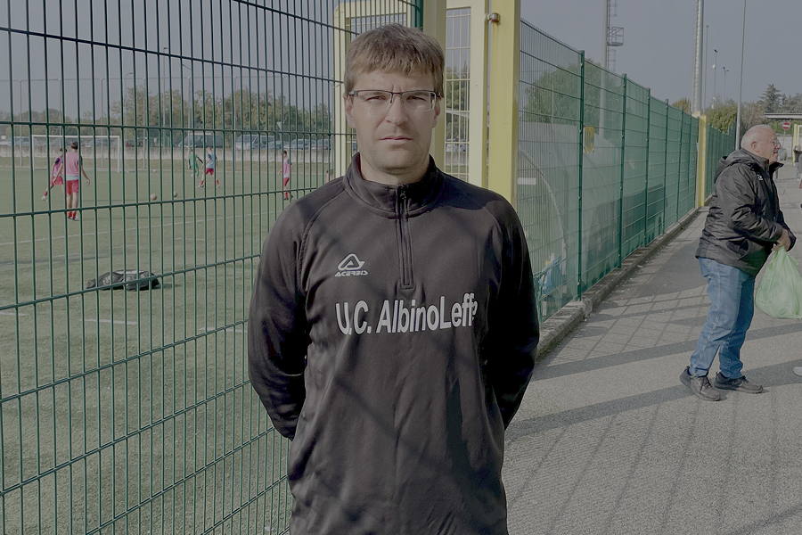 L'allenatore orobico Scarpellini conduce i suoi ragazzi al primo posto in classifica.