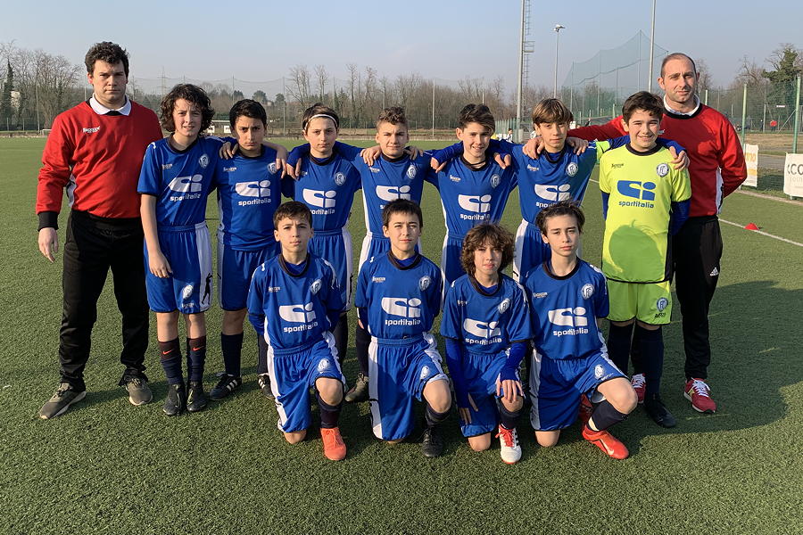 La Folgore Caratese di Cravatta al completo