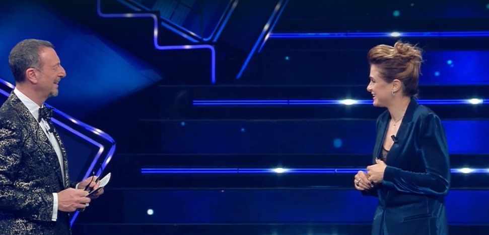 Cristiana Girelli con Amadeus a Sanremo 2021